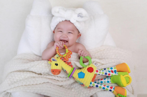 邯郸四个月宝宝揉眼睛